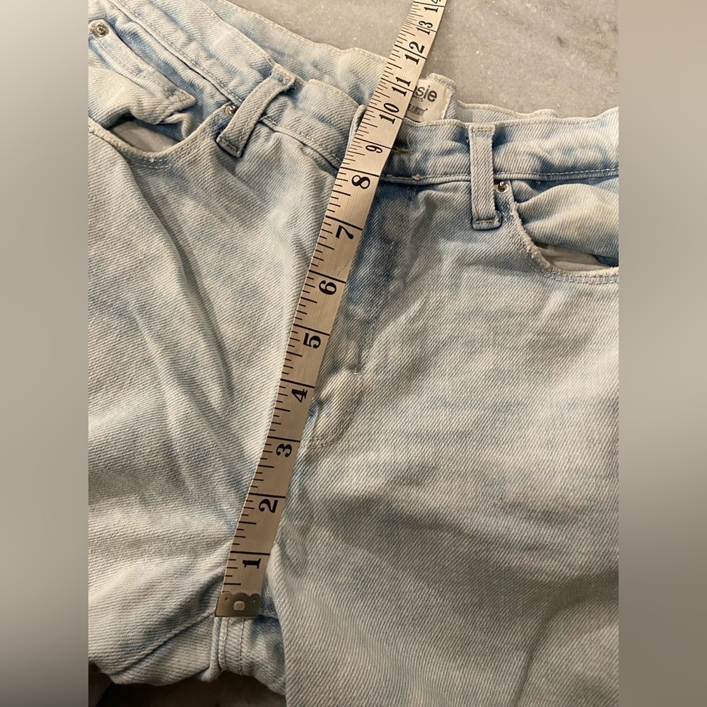 Kensie Size 4 Straight Leg High Rise Slim Fit Light Wash Raw Hem Denim Jeans - Picture 9 of 12